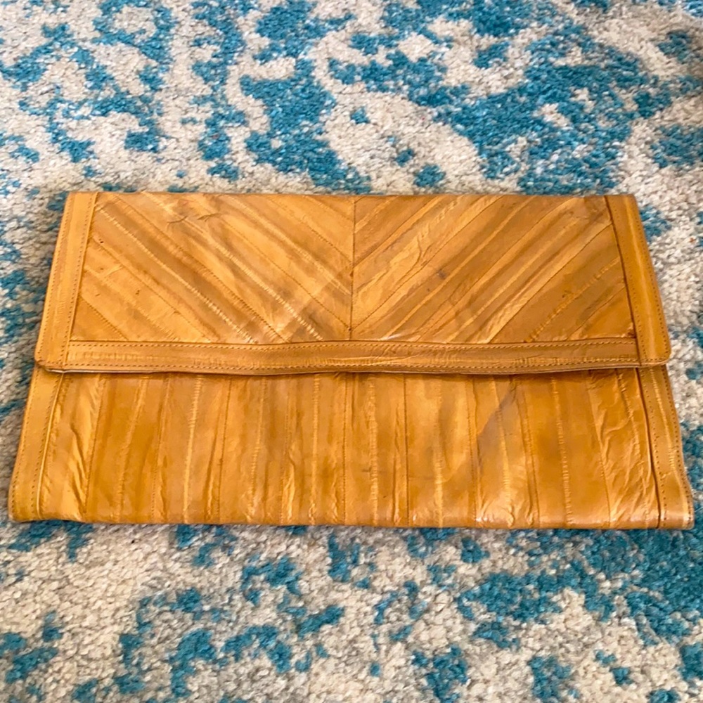 Eel skin clutch